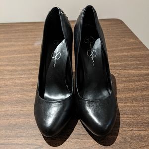 Jessica Simpson pumps